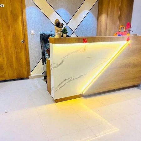Oyo Florence Hotel スーラト エクステリア 写真