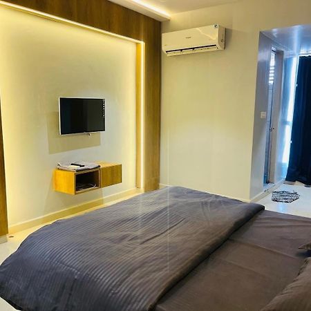 Oyo Florence Hotel スーラト エクステリア 写真