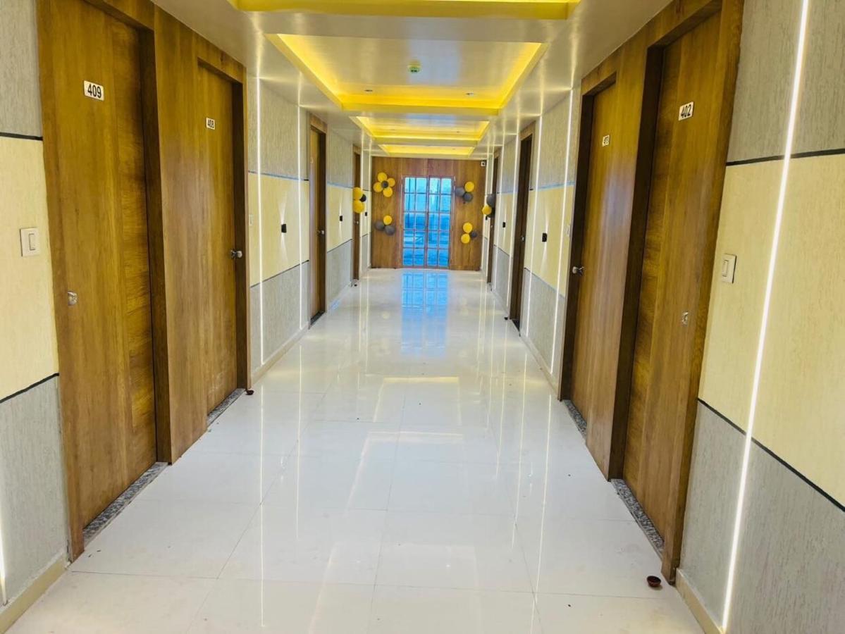 Oyo Florence Hotel スーラト エクステリア 写真